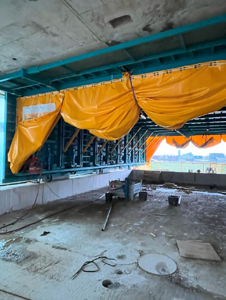 Foto 9 Balkenstructuur voor verdikte lagen, met daarop de tunnelbekisting