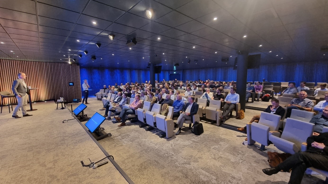 1 Presentatie van Jurgen Clephas (links) tijdens bijeenkomst Betondriehoek bij Boskalis in Papendecht.jpg