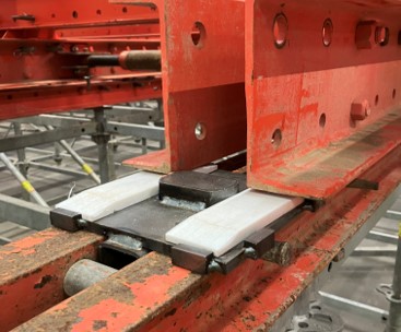 Foto 14 Op de gordingen bevinden zich teflonplaten (bron: PERI)