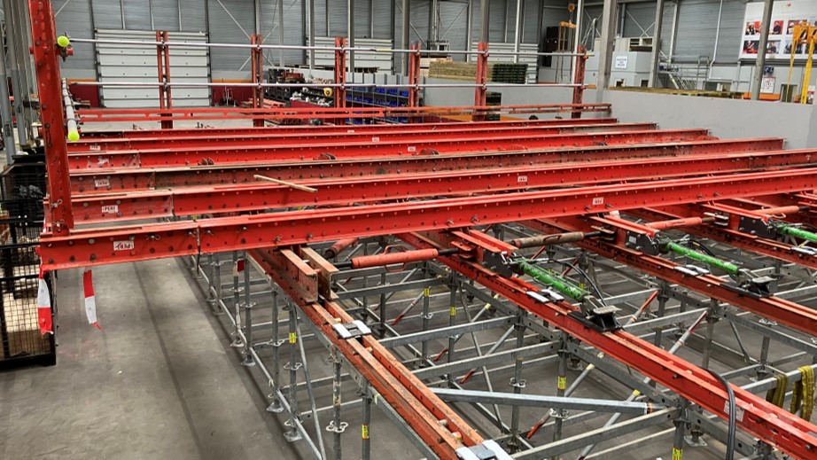 Foto 15 Mock-up platform en ondersteuningssteiger (bron: PERI)