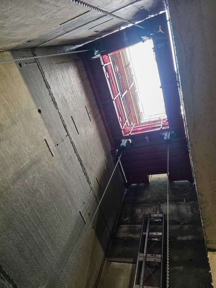 Figuur 12 Vlondersysteem in de liftschachten